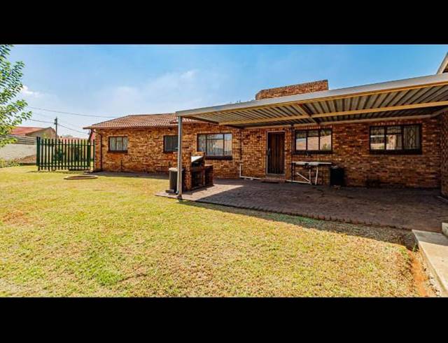 4 BEDROOM HOUSE FOR SALE IN SPRUITVIEW